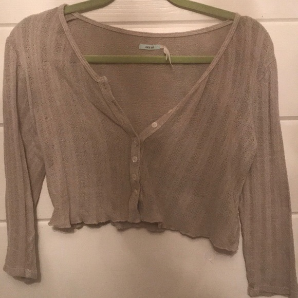 DUSTY CREAM MID SLEEVE CROPPED SHIRT - Picture 1 of 3
